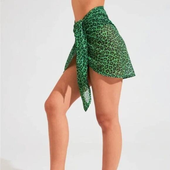 Buffbunny Sail Away Sarong Green Leopard Green Black M/L NWT - Picture 2 of 14